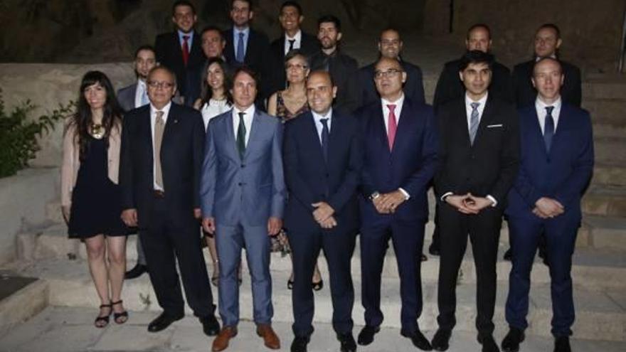 Foto de familia de los premiados ayer en la gala celebrada en el Castillo de Santa Bárbara.