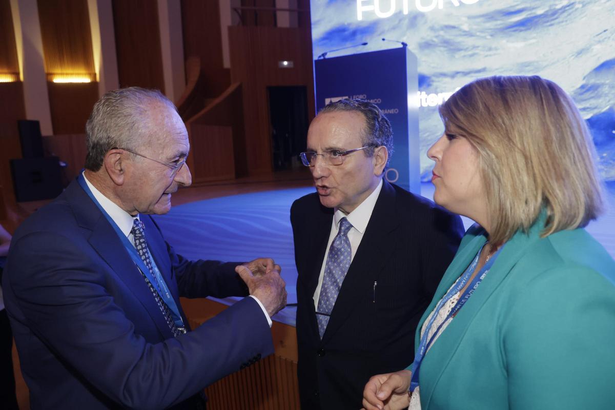 El presidente de Prensa Ibérica, Javier Moll, ejerce de anfitrión en el Foro Mediterráneo.