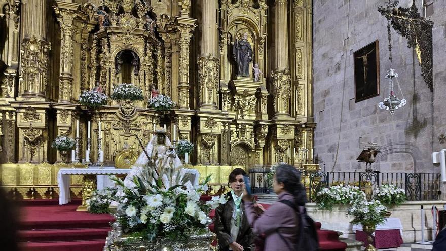 La lluvia trastoca el traslado en Coria de la imagen de la Virgen de Argeme a pie de la catedral a la ermita
