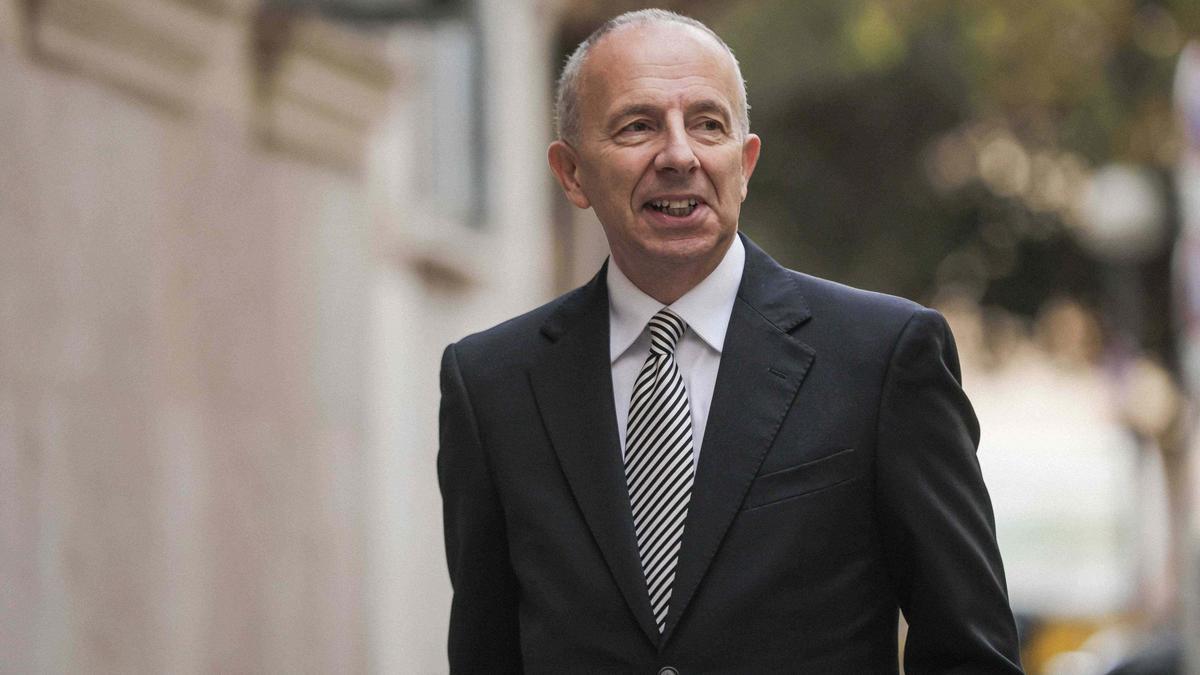 El exconseller de Turismo, Carlos Delgado, entra en la Audiencia de Palma.