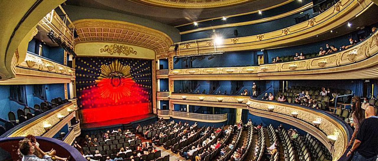 Vista panorámica del Teatro Principal de Alicante. | ALEX DOMÍNGUEZ