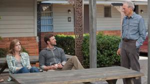 Clint Eastwood observa a Amy Adams y Justin Timberlake, en una escena de ’Golpe de efecto’.