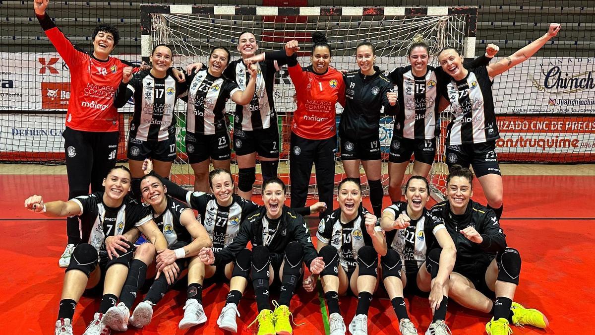 Las panteras celebran su victoria en Porriño.