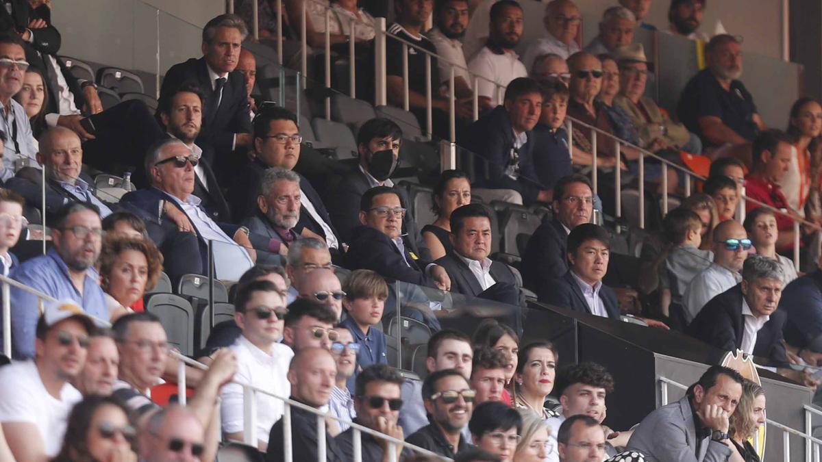 Anil, tranquilo en su último partido en Mestalla como presidente del Valencia CF