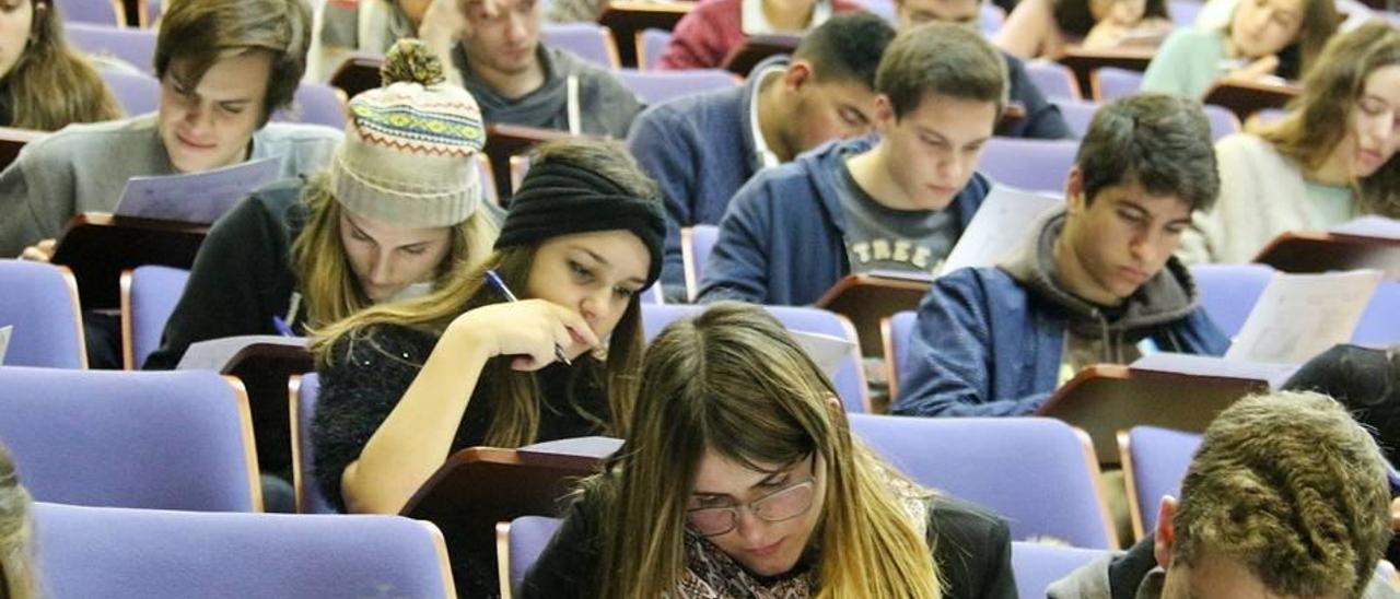 Centenars d&#039;alumnes participen a les Olimpíades escolars de la UIB