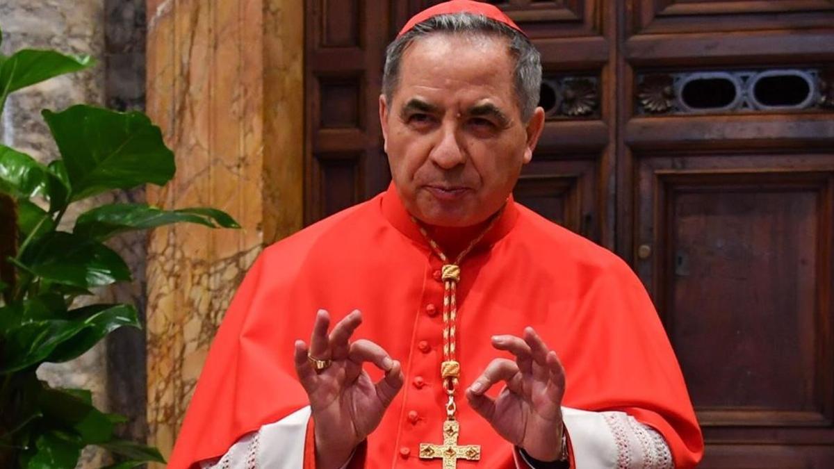 El cardenal Angelo Becciu ha renunciado por un caso de corrupción.