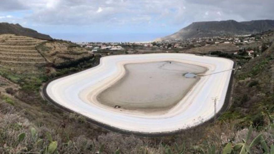 A failure in a private canal leaves the Valle Molina raft low