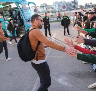 El Elche, bien arropado para la primera victoria