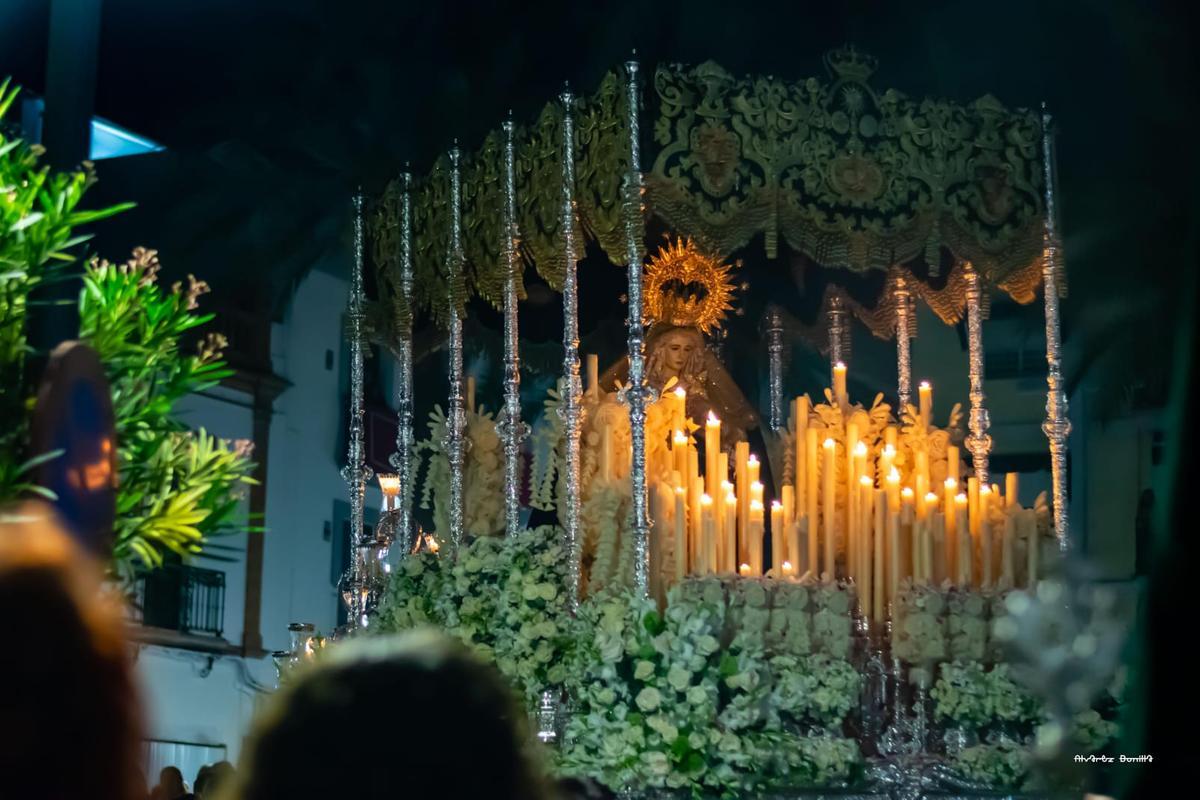 La Virgen de la Esperanza, en su paso de palio.