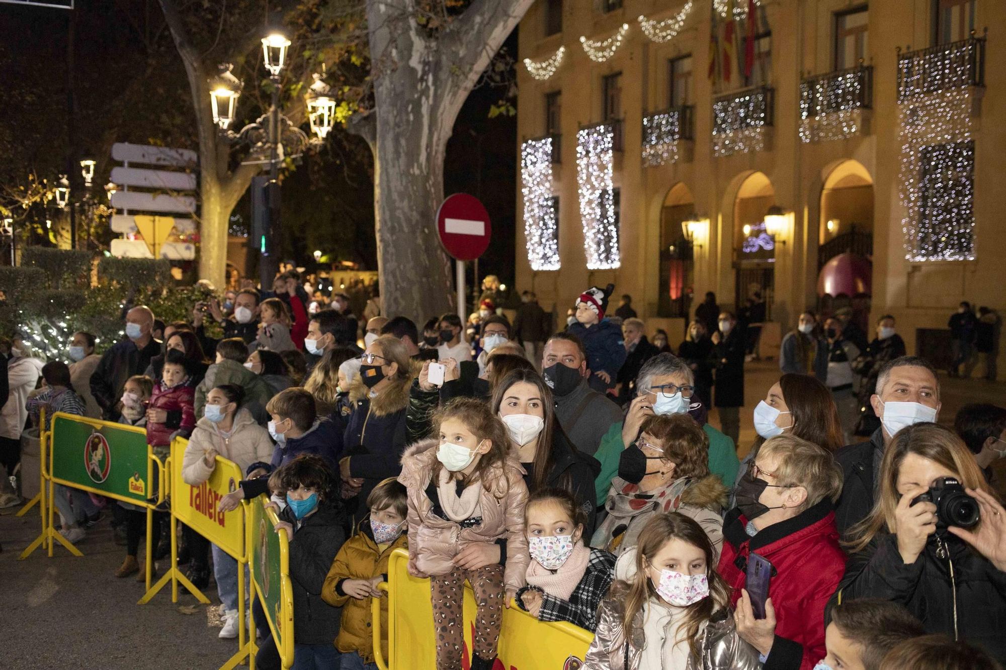 Los Reyes Magos recorren de nuevo las calles de Xàtiva