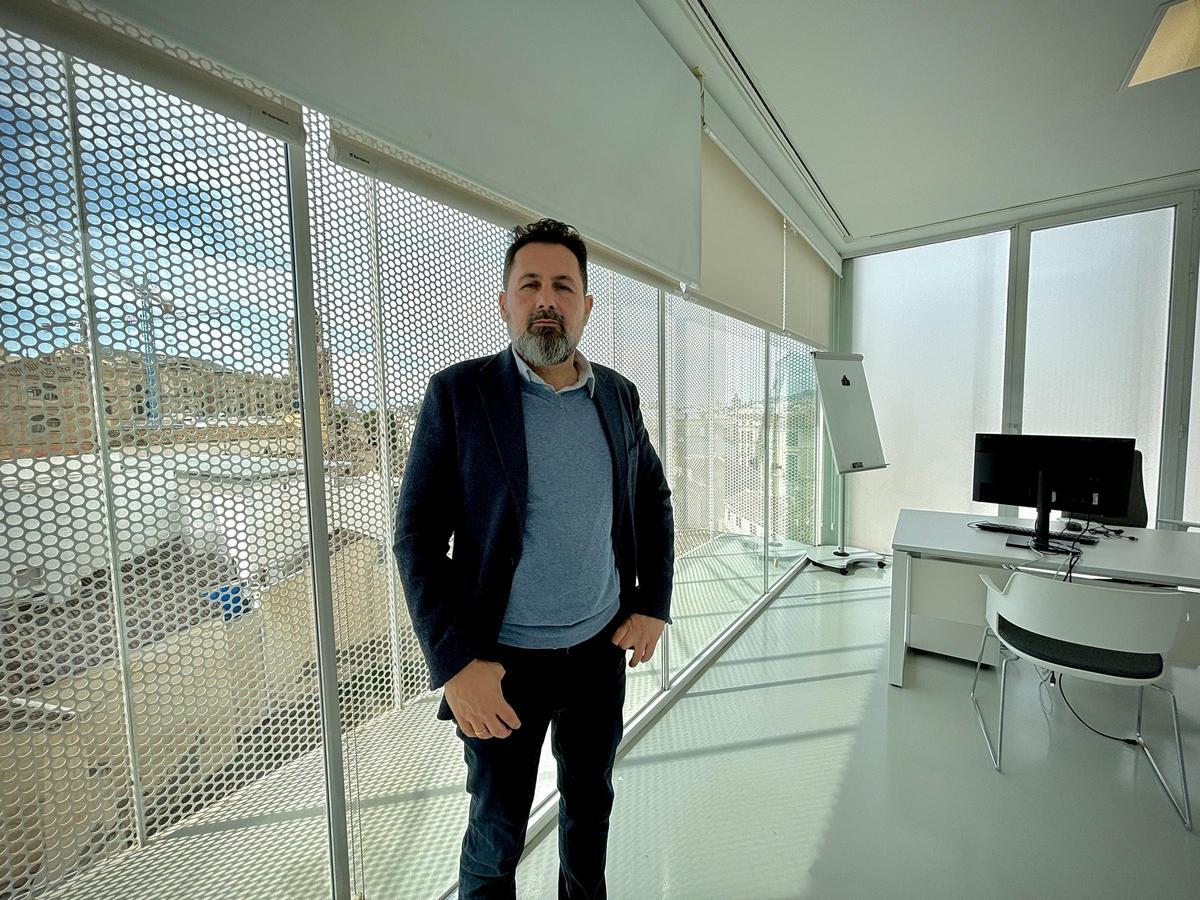 "Hace falta que también crezca la vivienda libre, porque el suelo, la industria y la capacidad pública tienen un límite", asegura Pomares.