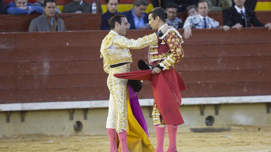 Manzanares corta una oreja en el cierre de la Feria de Castellón