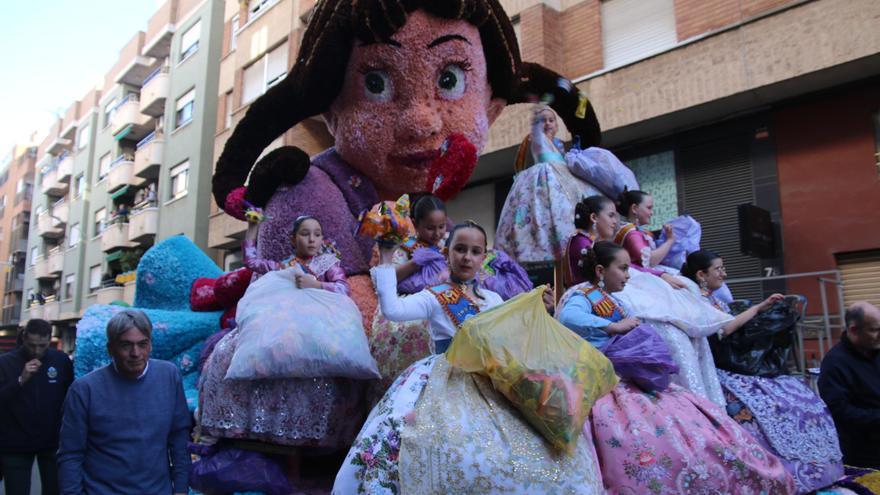 Barri València repite triunfo en la cabalgata del Ninot de Burriana