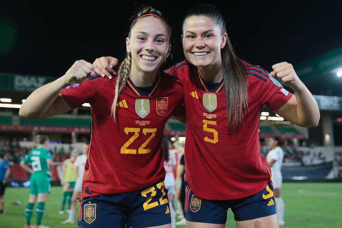 Méndez posa junto a Athenea tras ganarle a Suiza.