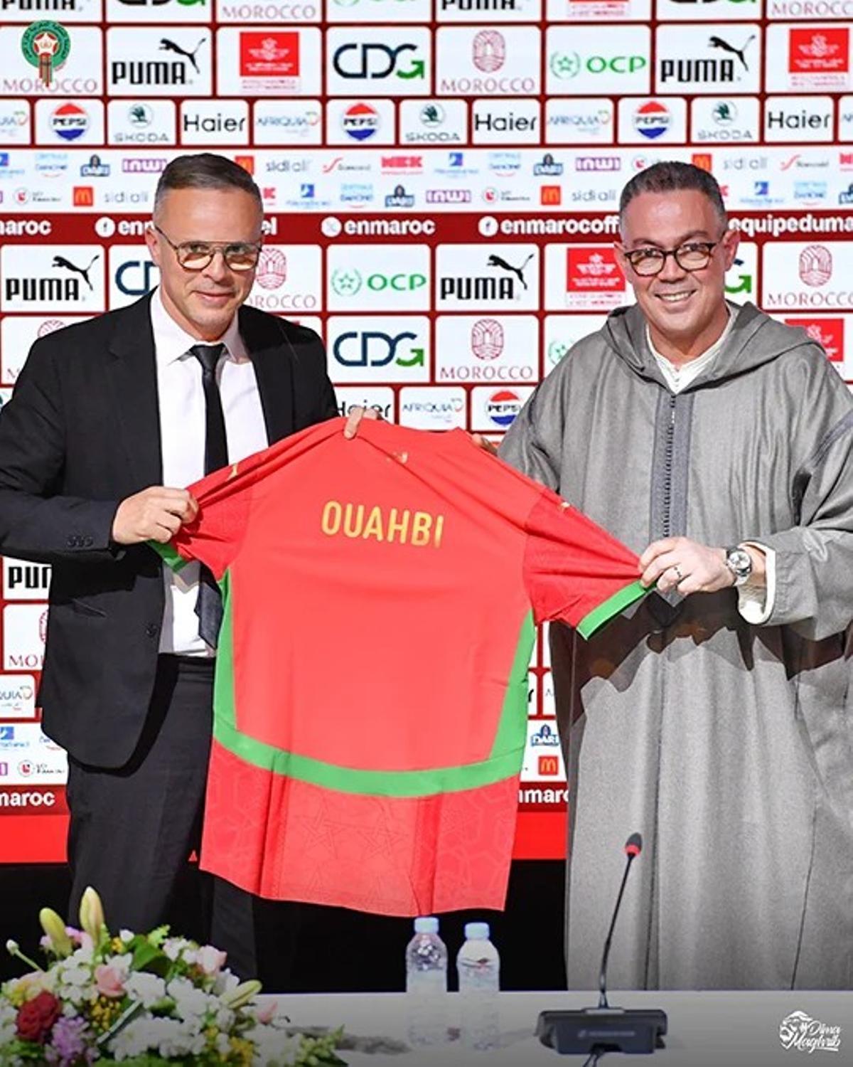El presidente de la Federación de Marruecos, junto al nuevo seleccionador Mohamed Ouahbi