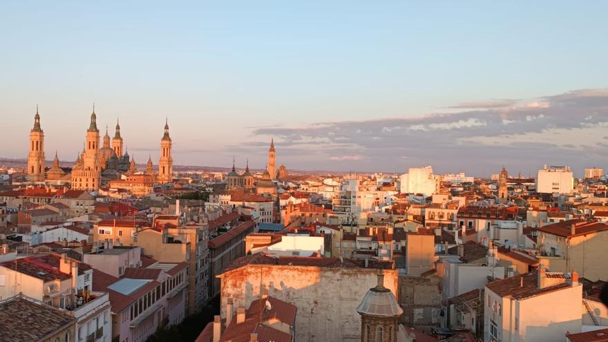 Archivo - Vista panorámica de Zaragoza desde la torre mudéjar de la Iglesia de San Pablo de Zaragoza.