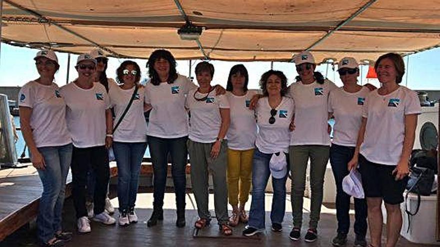 Dones que van participar en el Dia Internacional de la Gent de Mar amb Teresa Jordà.