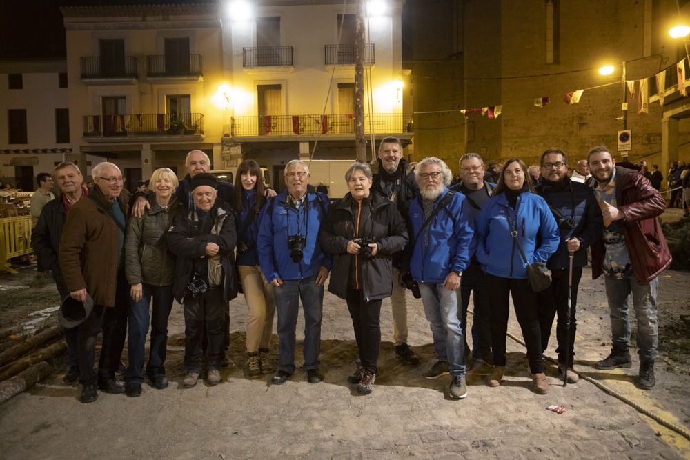 Sant Antoni arranca en Sagunt con la tradicional Plantà del Pi