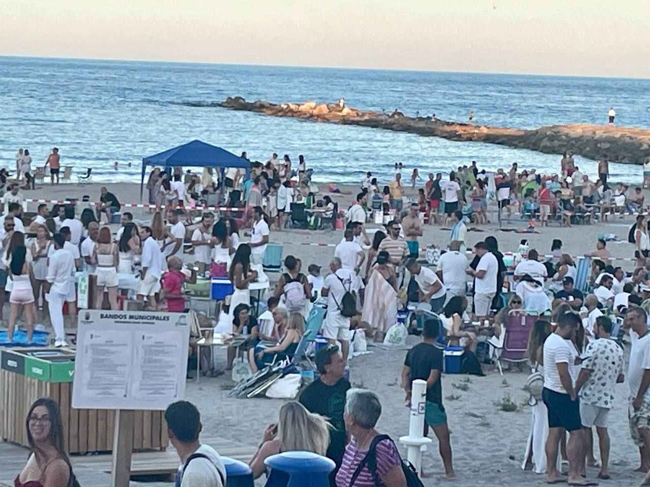 Mágica y multitudinaria Nit de Sant Joan en las playas de El Campello