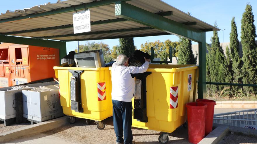 ¿Sabes a dónde van a parar los ordenadores y electrodomésticos que tiramos a la basura?