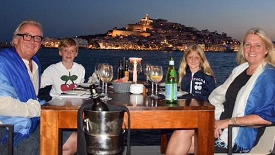 Phil Moran con su familia en uno de sus viajes a Ibiza