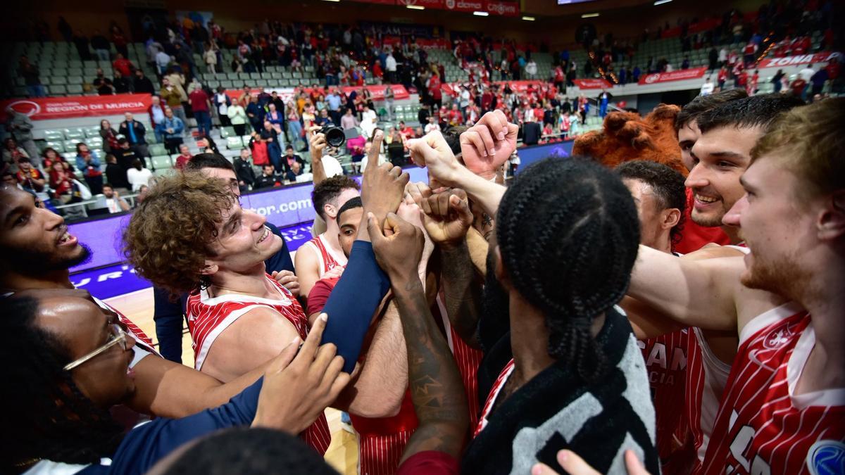 Los jugadores del UCAM celebran un triunfo