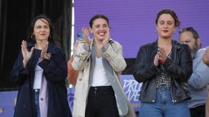 Ione Belarra, Irene Montero y Alejandra Jacinto en la Fiesta de la Primavera en Zaragoza.