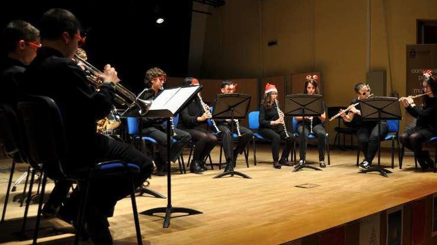 Lleno en el concierto solidario del Conservatorio de Culleredo