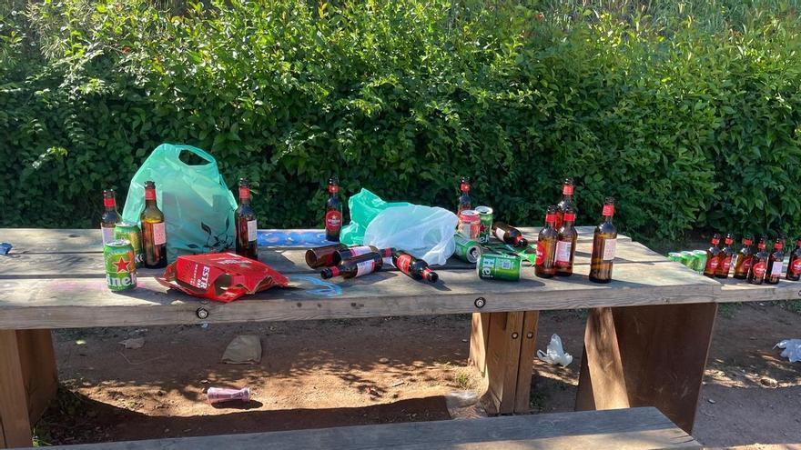 Un veí del parc de Puigterrà de Manresa lamenta que hagi de fer de policia amb els incívics que hi van a beure alcohol i a fer gresca