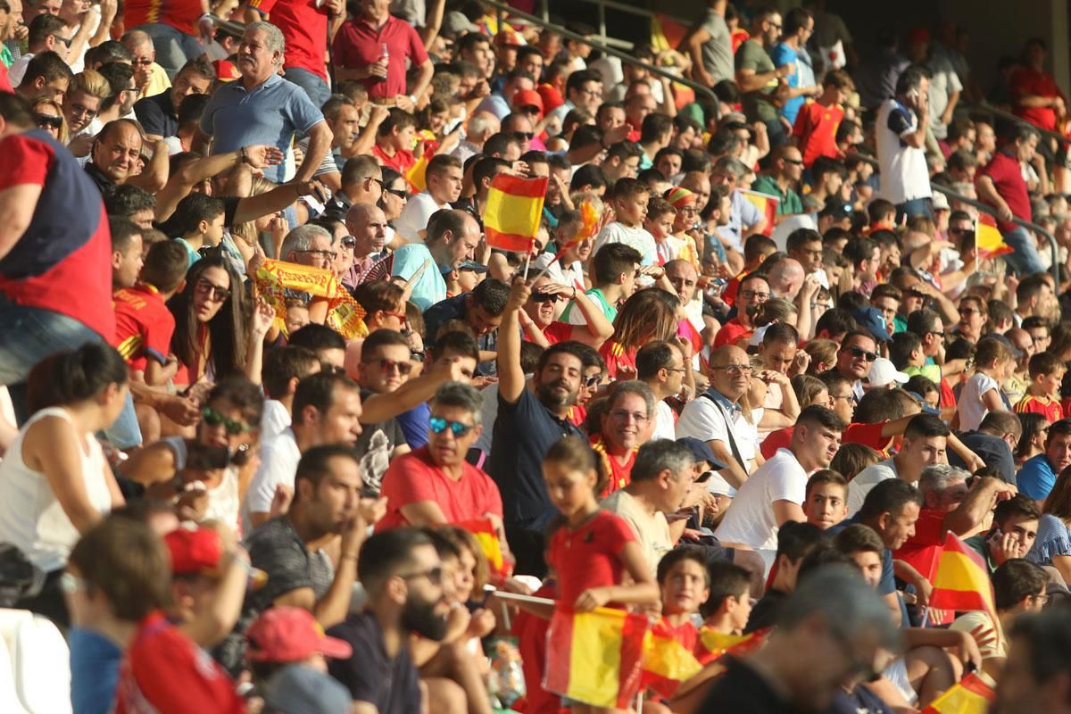 Aficionados en el encuentro de ‘La Rojita’