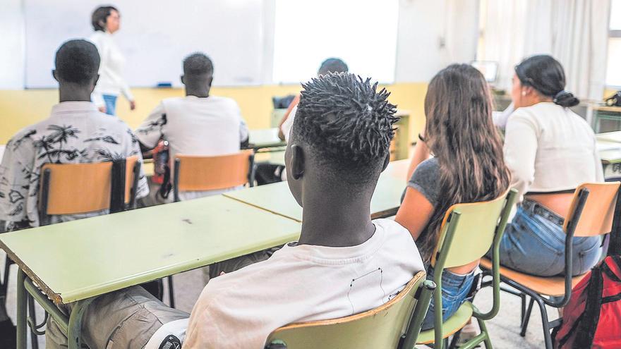 Moussa y Cheikh vuelven a las aulas: cerca de 1.600 menores migrantes están escolarizados en Canarias