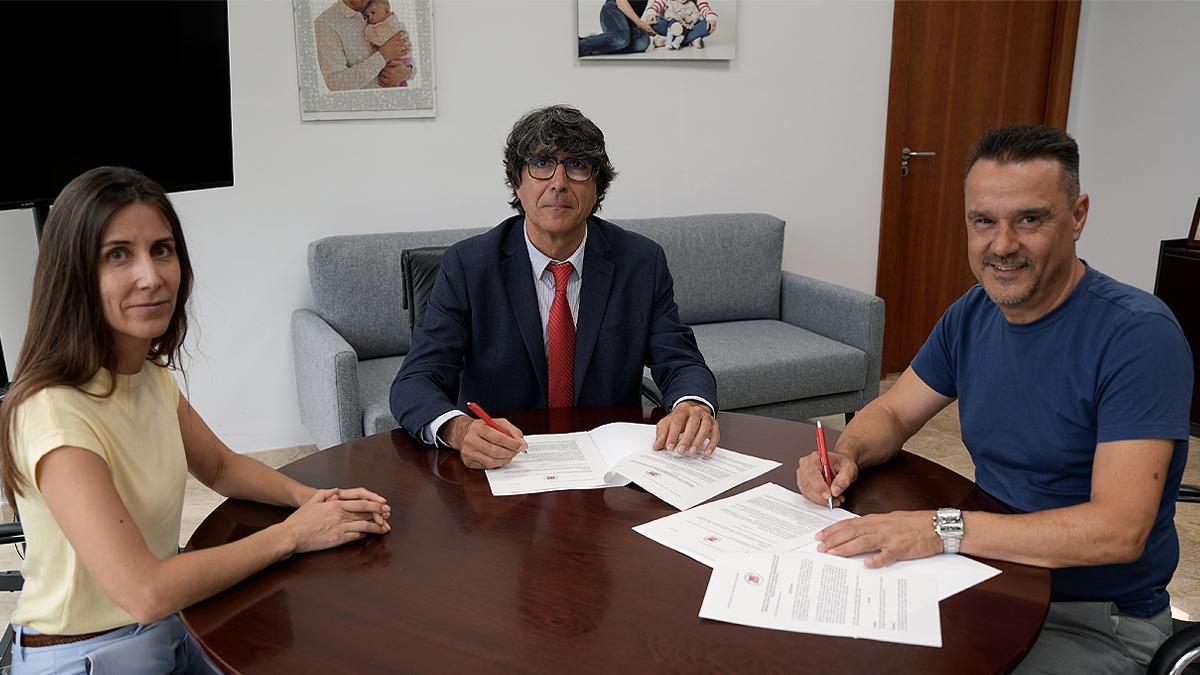 Firma del convenio de colaboración a través del cual la UMH probará en voluntarios el complejo alimenticio