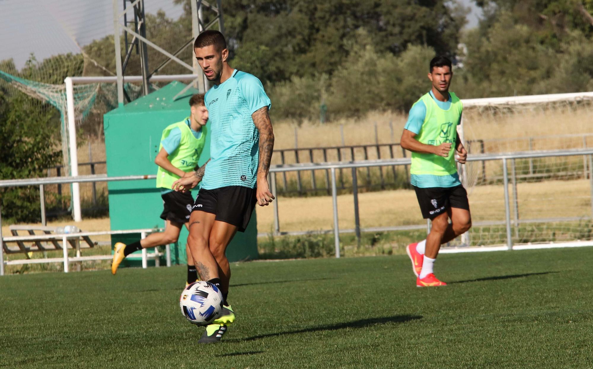 El Córdoba CF se pone a prueba sobre el césped artificial