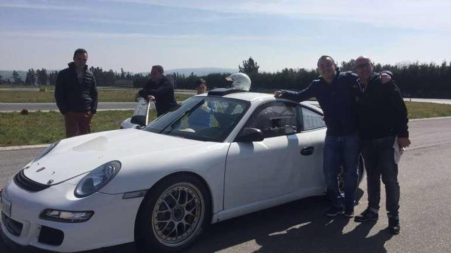 El equipo RGP Racing Team al completo con el Porsche 997 GT3.