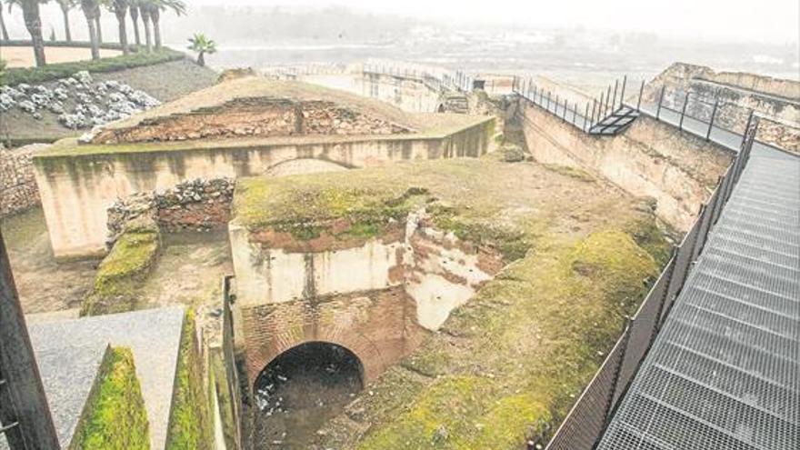 Reclaman la anunciada recuperación de la puerta del Metido en la alcazaba de Badajoz