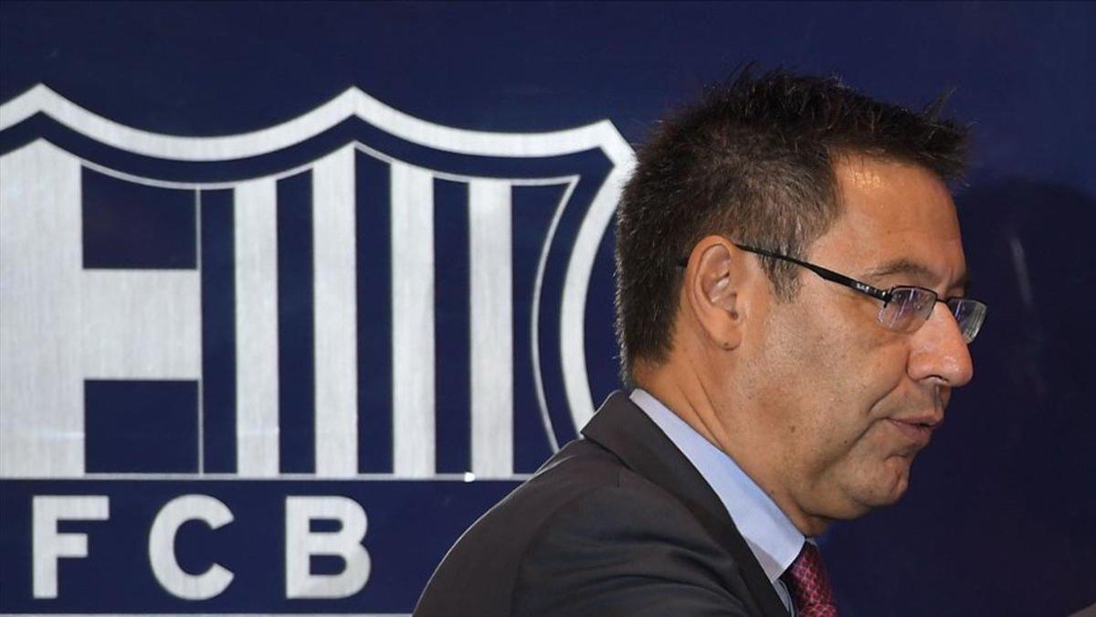 Josep Maria Bartomeu se vio obligado a rectificar y descartar el nuevo escudo