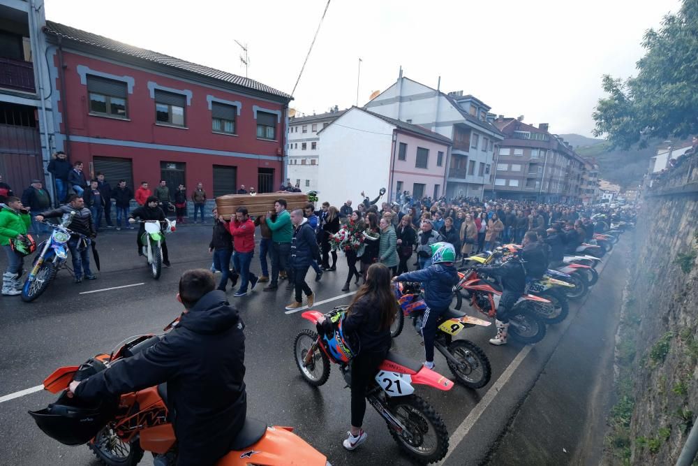 Funeral en Cabañaquinta por Enol Megido