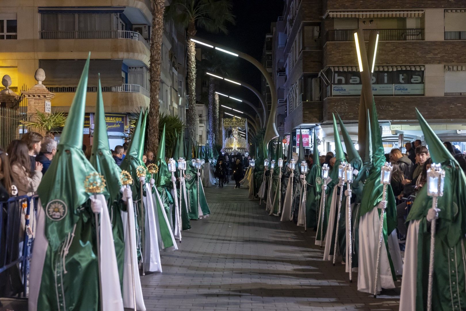 Encuentro de la Vía Dolorosa en Torrevieja del Miércoles Santo con la presencia del obispo José Ignacio Munilla