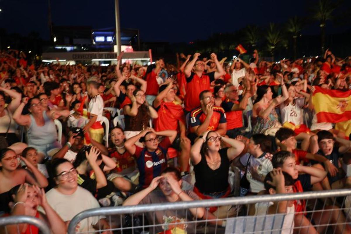 Los mejores momentos de la afición de España en Cartagena, en fotos