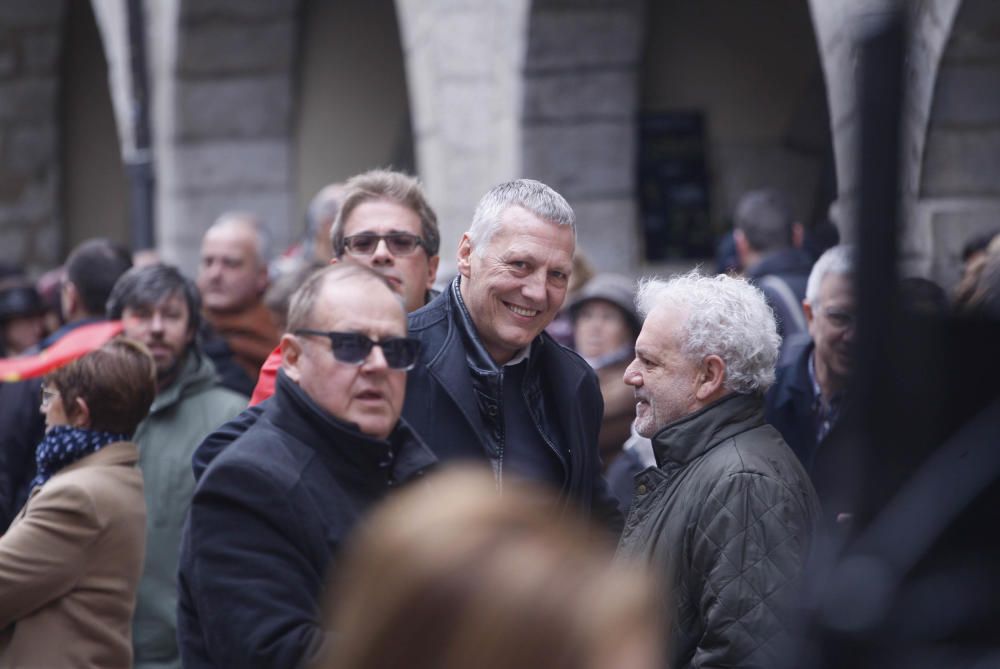 Concentració a Girona contra el canvi de nom de la plaça de la Constitució