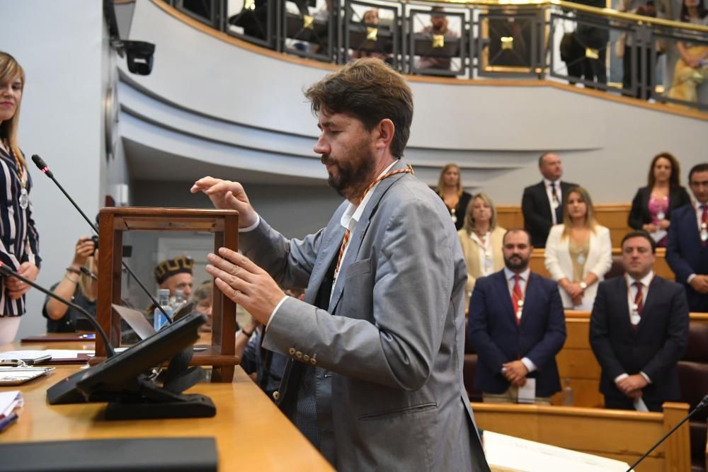 Fue elegido por 17 votos frente a los 14 otorgados a Rosa Gallego del PP. Ha anunciado un plan de lucha contra la despoblación rural en su investidura.