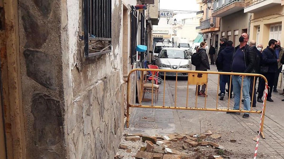 Destrozos en la calle provocados por los terremotos de hace dos meses en Granada.