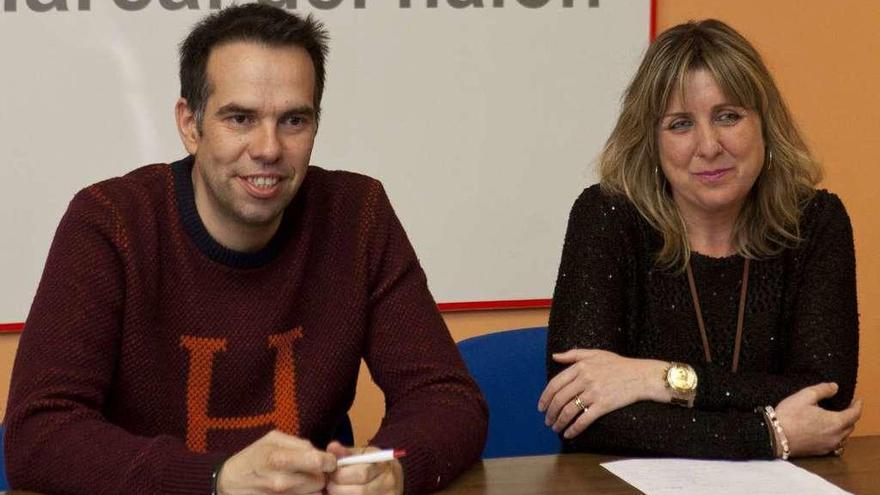 José Manuel Zapico y Esther Barbón, ayer, en la sede de CC OO en el Nalón.