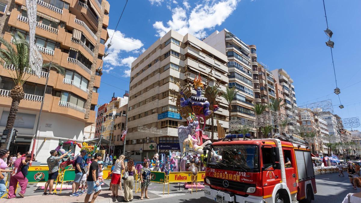 Monumento plantado por la hoguera de Alfonso el Sabio para la celebración de las Hogueras del pasado año 2024