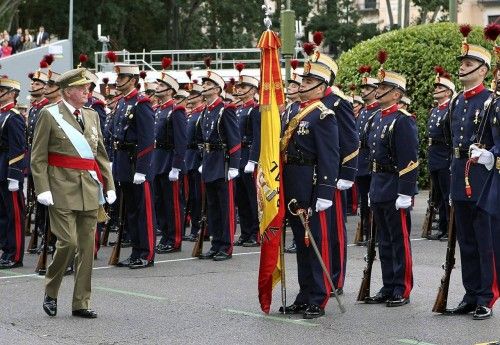 LOS REYES PRESIDEN JUNTO A LOS PRÍNCIPES Y RAJOY EL DESFILE DEL 12-O