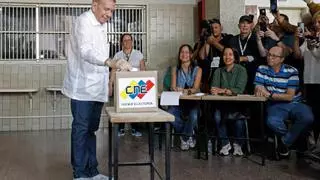 El autogolpe de Maduro entra en una nueva fase con la salida a España de Edmundo González