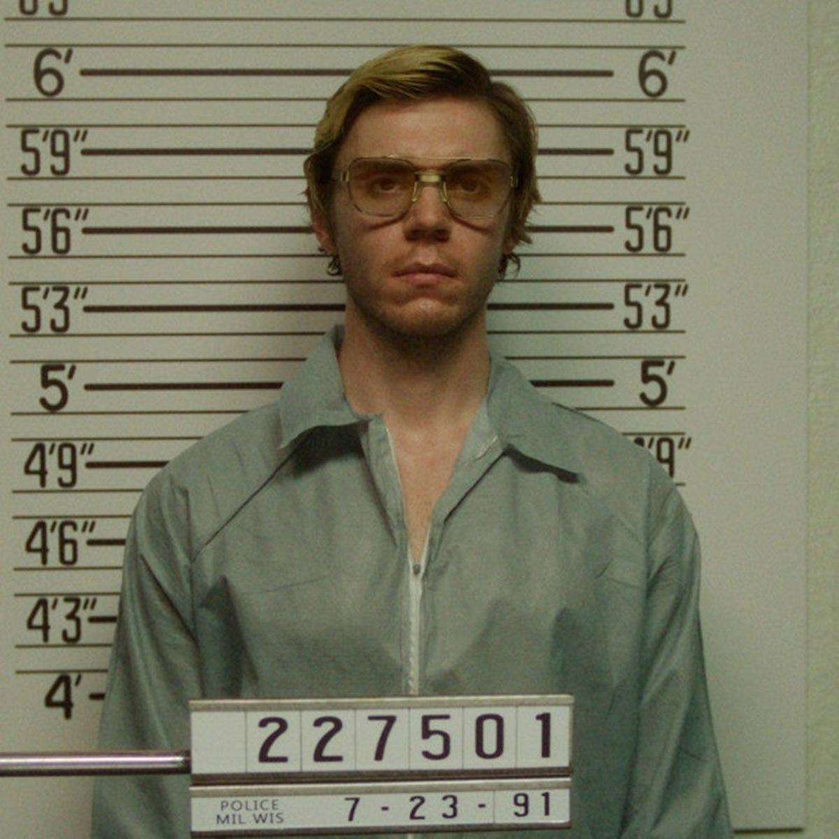 Evan Peters por 'Dahmer Monster: the Story of Jeffrey Dahmer'