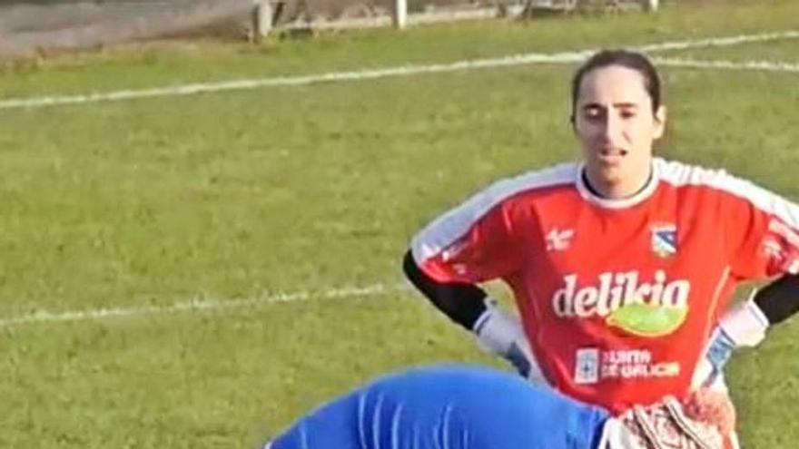 La capitana Yasmín recibe asistencia tras su lesión. |  // INTERRÍASTV