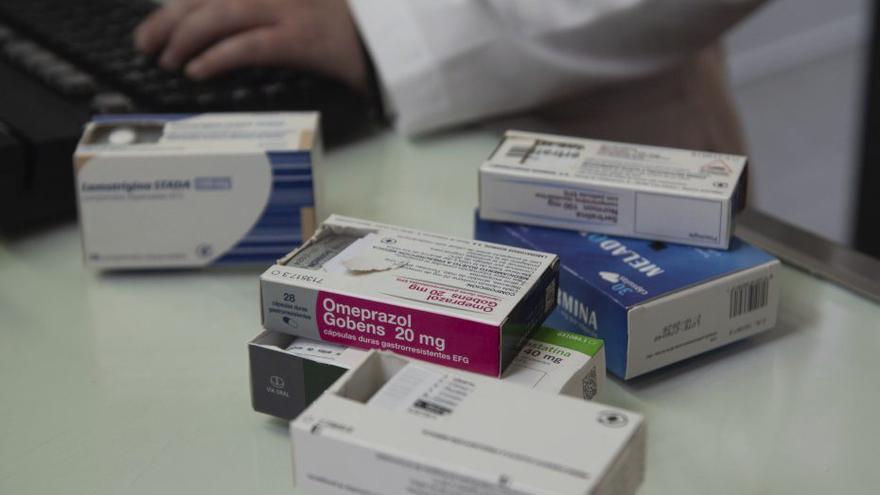 Expedición de medicamentos en una farmacia coruñesa.  | |  CASTELEIRO