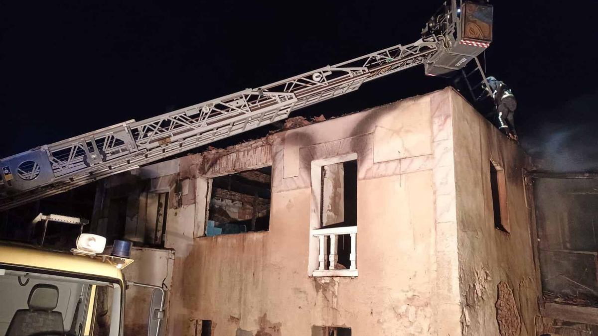 La casa que ardió en Salas.